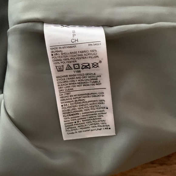 ❄️Old Navy gray quilted vest. Size S. NWT. - Picture 9 of 9